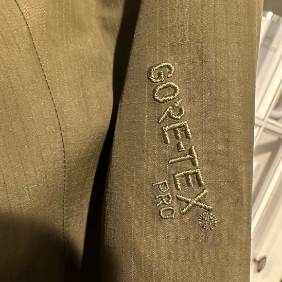 Arc’teryx Beta AR | Gortex Shell Rain Jacket | Men’s Medium | New Condition! - Picture 9 of 11